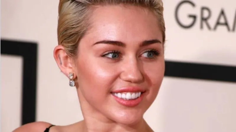 Miley Cyrus Digital smile