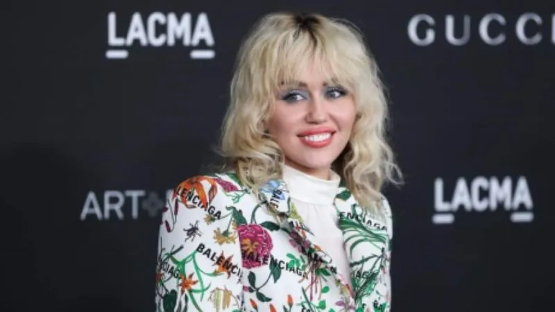 Miley Cyrus Hollywood Smile